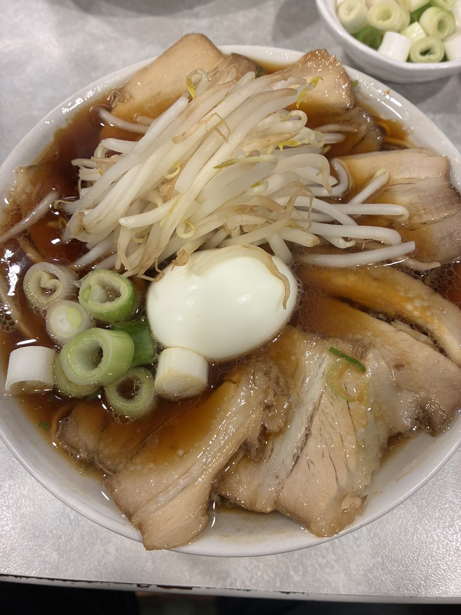 xz5yn's tweet photo. たまり醤油がたまらない濃厚中華そば🍜 https://t.co/9Kik5Q055E