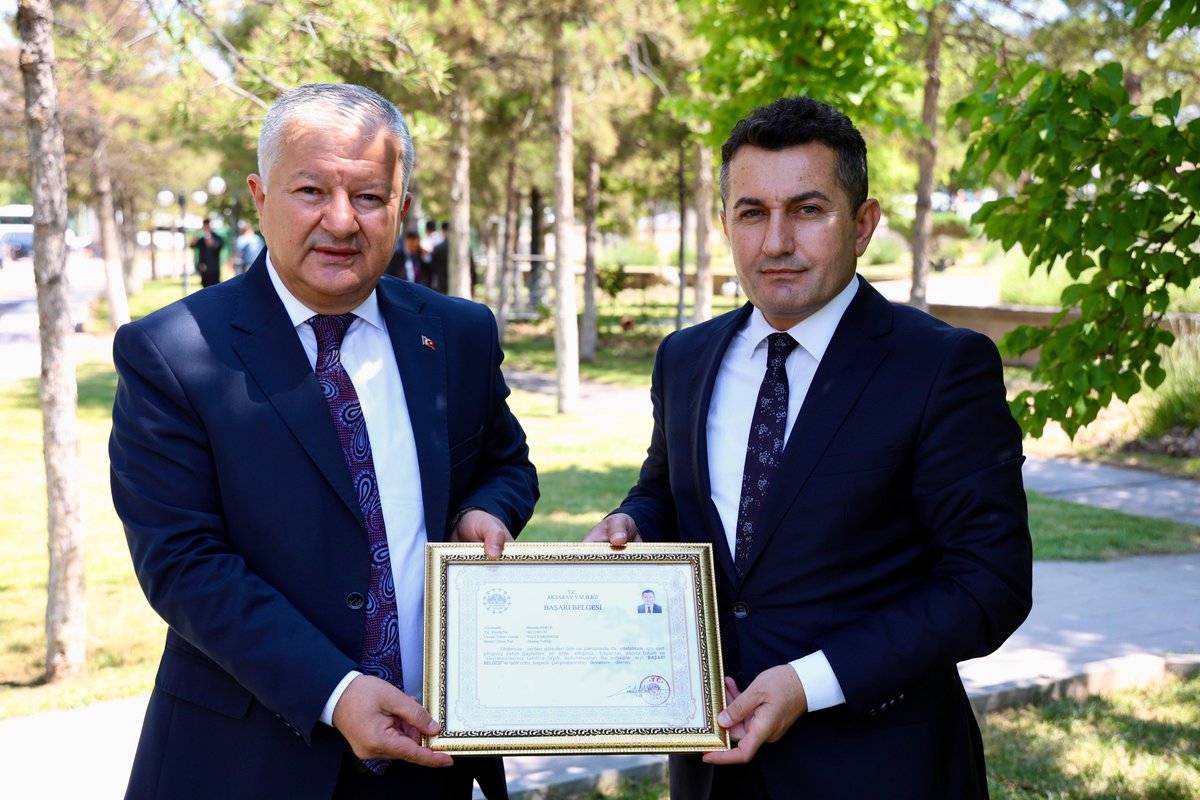 aksarayvaliligi's tweet photo. Valimiz Sn.@muratdurutr ve eşi Elif Duru Hanımefendi , ilimizden tayini çıkan Vali Yardımcısı Sn. Mustafa Duruk ile Ortaköy Kaymakamı Sn. Ahmet Kartepe, Gülağaç Kaymakamı Sn. Şeyma Polat Balak ve Sultanhanı Kaymakamı Sn. Bilal Göksun’u veda programında ağırladı.

Aksaray’a sundukları değerli hizmetler ve özverili çalışmaları dolayısıyla kendilerine teşekkür eden Sn. Valimiz, mülki idare amirlerimize yeni görev yerlerinde sağlık, huzur ve başarılar dileyerek görevlerinin hayırlı olmasını temenni etti.
