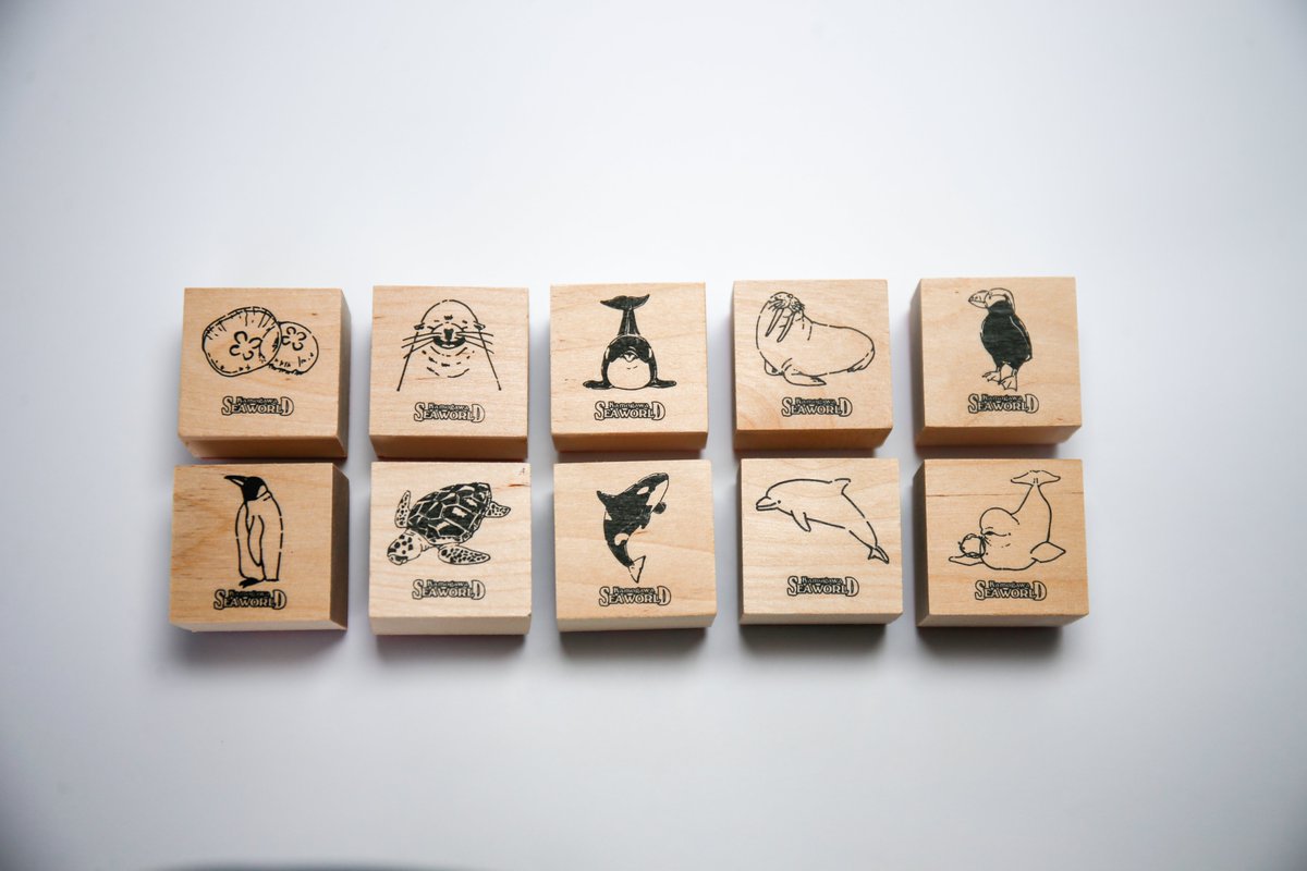 kamoseaOfficial's tweet photo. 鴨川シーワールドのカプセルトイにオリジナルの木製スタンプが仲間入り！

ぬくもり伝わる、手のひらサイズ。
可愛くて集めたくなっちゃう全10種類、
いろんな色でお試しあれ♪

https://t.co/je5VLfY8SC https://t.co/utBAY99zCV