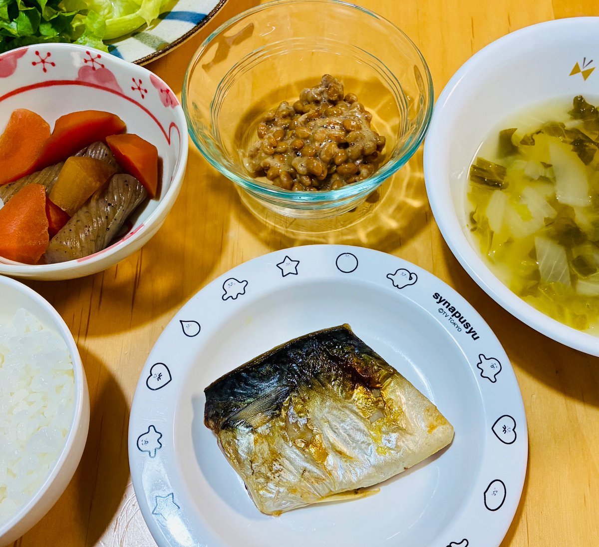 hanakanran's tweet photo. 夕飯よ〜🐟
君の鯖まだあるよ。切った尻尾の方だけど。

「おなかがいい。おいしかったからしっぽはおとーさんにあげて」

父に分けてあげる優しさと美味しいお腹の方だったら自分が食べていたという厳しさが同居してるわ https://t.co/i3lJQnTlZ3