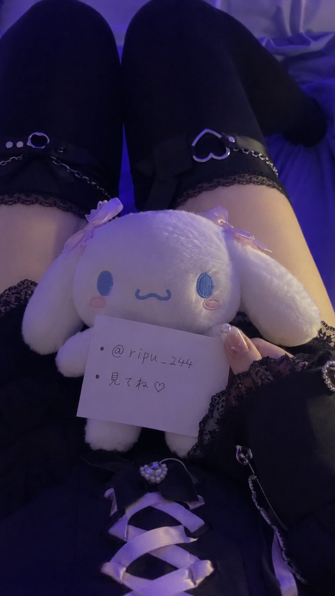 じらタン tweet media