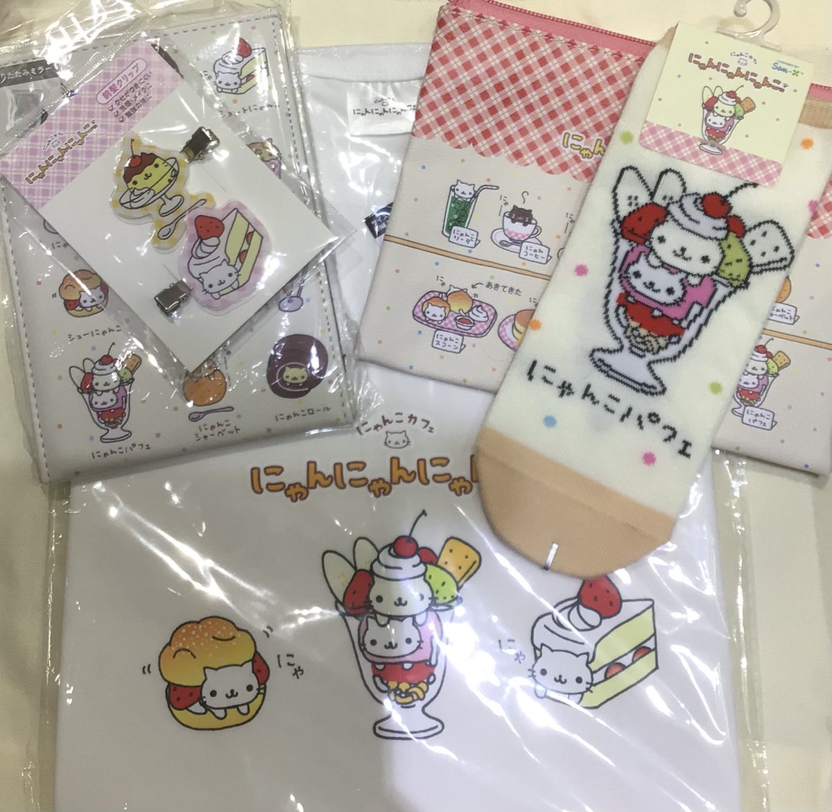 😺商品紹介😺 にゃんにゃんにゃんこ✨✨ 平成チックなデザインが大人気
