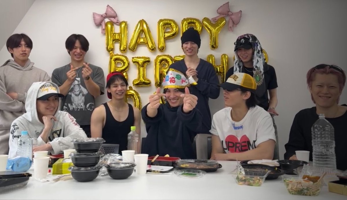 jam_sheeps_04's tweet photo. 拓実くん誕生日おめでとう🎉
拓実くんの歌ダンス表情、言葉から表現の仕方が唯一無二で惹かれるし心に響いて救われてます✨
27歳もたくさん笑って健康に過ごしてね‼︎
きまちゃんのあくび激写🤭
#拓実と見る景色は満点
#HappyTakumiDay https://t.co/AcopTdcg0j
