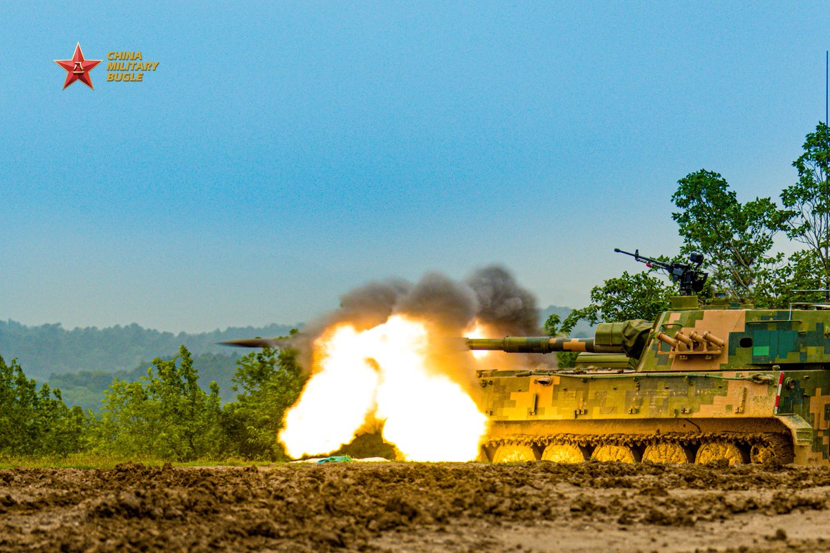 ChinaMilBugle's tweet photo. Unleash Firepower:
Photos show PLZ-89 self-propelled howitzers attached to the artillery element of a Chinese PLA Army brigade maneuvering and conducting live-fire training exercise to sharpen combat readiness.
#PLZ89 #SelfPropelledHowitzer
#PLA #Army #Artillery
#ChinaMilitary #ChinaMilBugle