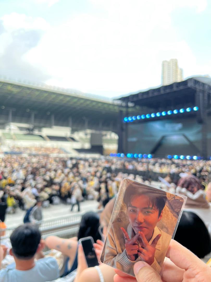 syaraloona's tweet photo. Satu story nak share. I got the Sehunnie PC, but it went missing sebab I tinggal pack benefit tu kat seat masa pergi OOTD. Please don’t normalise calling people careless etc. I know that already. But at the end of the day, yg ambil tu tetap salah. Continue …. https://t.co/4ntL64ai9U