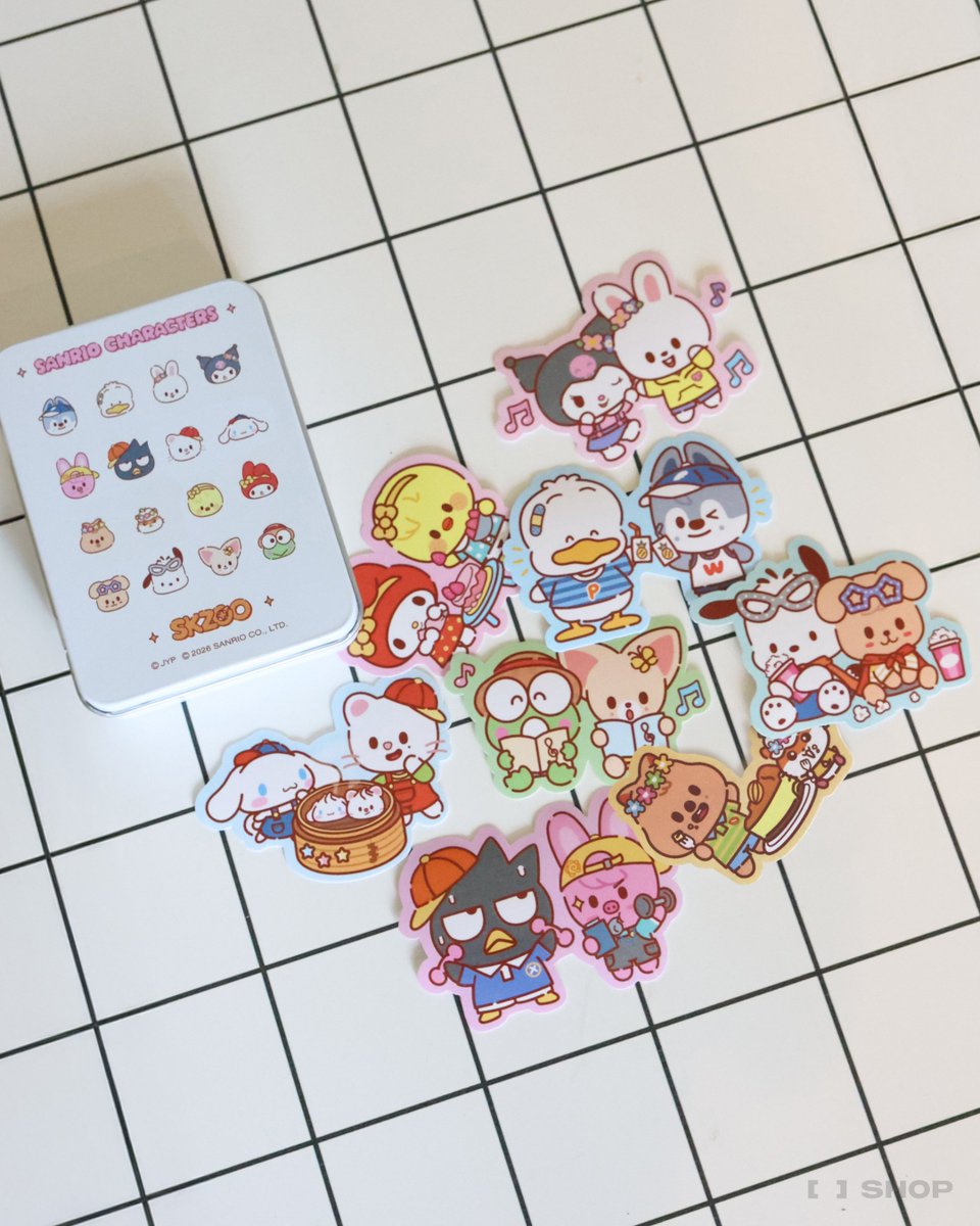 the_FANSSHOP's tweet photo. SKZOO X SANRIO CHARACTERS

귀여움 두 배로 행복했던
산리오캐릭터즈 빌리지에서의 시간들💞💞

이제 집으로 돌아갈 시간이 다가왔어요💧

콜라보 MERCH 판매 마감 D-1,
놓치지 말고 FANS SHOP에서 만나보세요!
🔗https://t.co/SldvBvXuql

*본 제품 이미지와 실제 상품은 디자인 및 색상에 차이가 있을 수 있습니다.
*Product images may differ from the actual product in design and color.

#StrayKids #스트레이키즈
#SKZOO #스키주
#산리오 #산리오캐릭터즈 #sanrio
#FANS_SHOP #팬즈샵
#YouMakeStrayKidsStay
