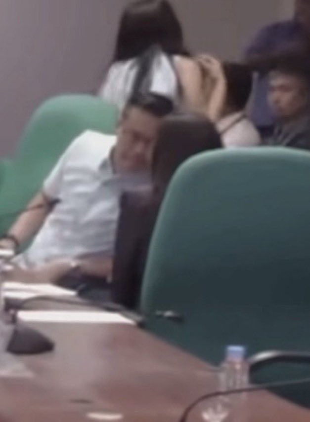 withlovewinri's tweet photo. sherwin never beating the “head tilt reserved for risa” allegations 😔✊🏼 https://t.co/JBoZ6XPwI5