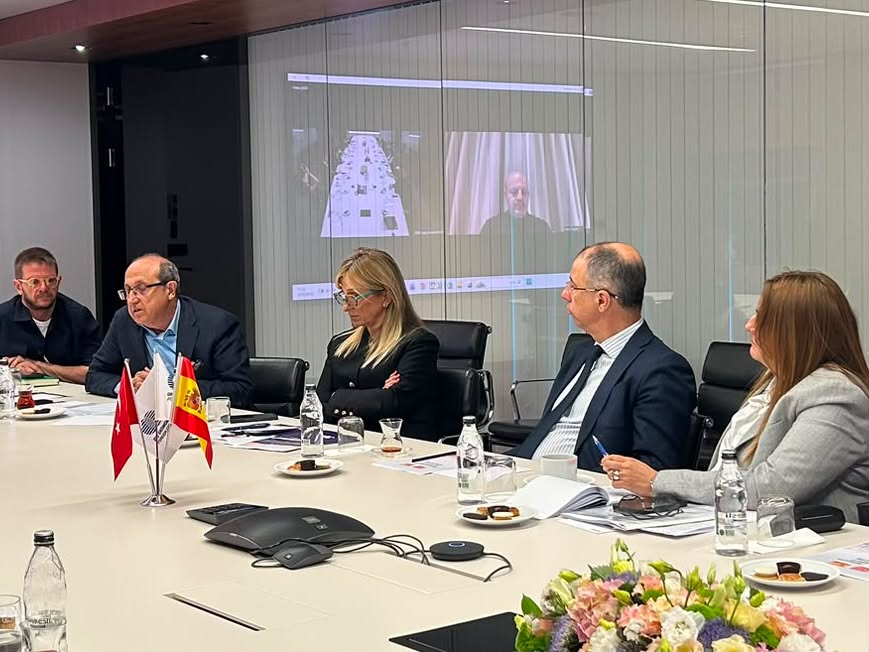 deikiletisim's tweet photo. Türkiye-İspanya İş Konseyimiz, Ebru Özdemir başkanlığında toplantı gerçekleştirdi. 

Toplantıda,
🔹İş Konseyi'nin geçmiş dönem faaliyetleri ve gelecek dönem etkinliklerinin planlaması,
🔹Türkiye-İspanya ve Türkiye-Avrupa Birliği arasındaki ekonomik ve ticari ilişkilerin güncel gelişmeler ışığında değerlendirilmesi,
🔹İki ülke arasında iş birliği potansiyeli taşıyan sektörler ele alındı.

#İşimizTicariDiplomasi