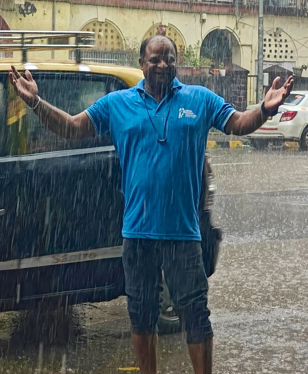 waseem_sayed's tweet photo. #MumbaiRain
Teri Majburiyaa.n Hum jaante hain,
Magar Mausam suhana hogaya hai.
@rahatindori https://t.co/lBw50O6dsj