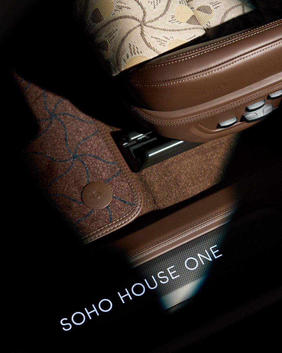 kotecinho's tweet photo. Porsche Taycan Turbo S Soho House One https://t.co/NZ3ndi0k3B