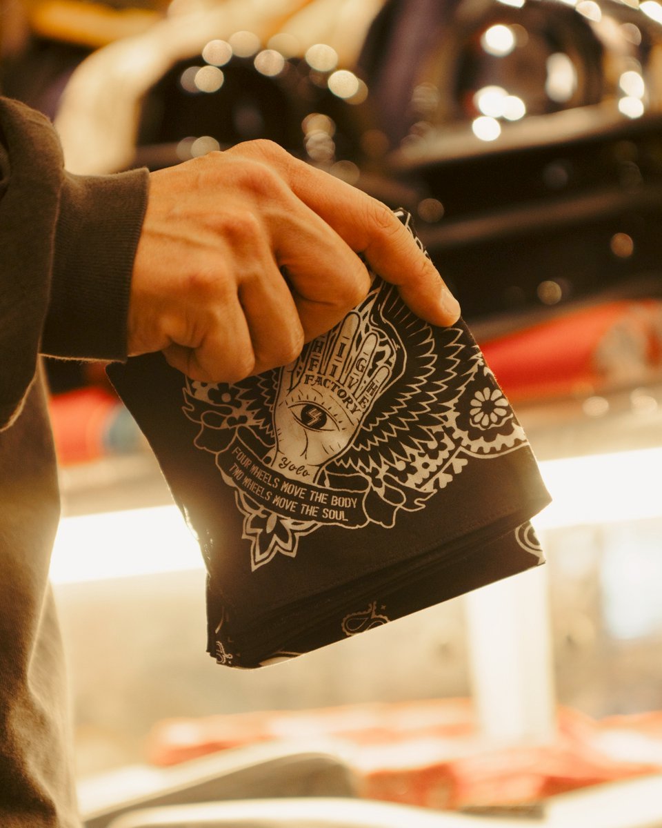 vertical_garage's tweet photo. 【HIGH FIVE FACTORY】  
  
■ITEM LINE-UP HFF×US TOKYO BANDANA 
PRICE：¥2,750 tax-in   
COLOR：Black   

店頭にも在庫がございます🌟

 【ONLINE】  
 https://t.co/EZUdnxyZgq

#HFF 
#HIGHFIVEFACTORY
#VERTICALGARAGE https://t.co/RhcKUdS4fE