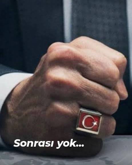 ottomansback's tweet photo. @Ekreminneferi @ekrem_imamoglu O tiksinç tınılı sesini ve kibirli yüzünü görmediğim her güne şükürler olsun 🤲

Devlet öldü devlet yok sanan gafiller ,devlet yarına bırakır yanına bırakmaz 😏 https://t.co/sUl4KfrgO1