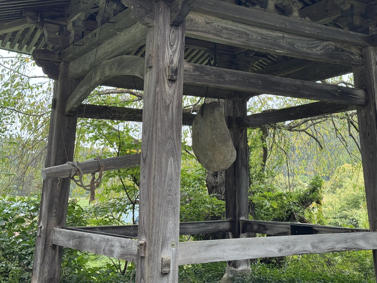 鐘・釣鐘 戦争の記憶を伝える方法はさまざまです。こちら、長野県上水内郡信濃町