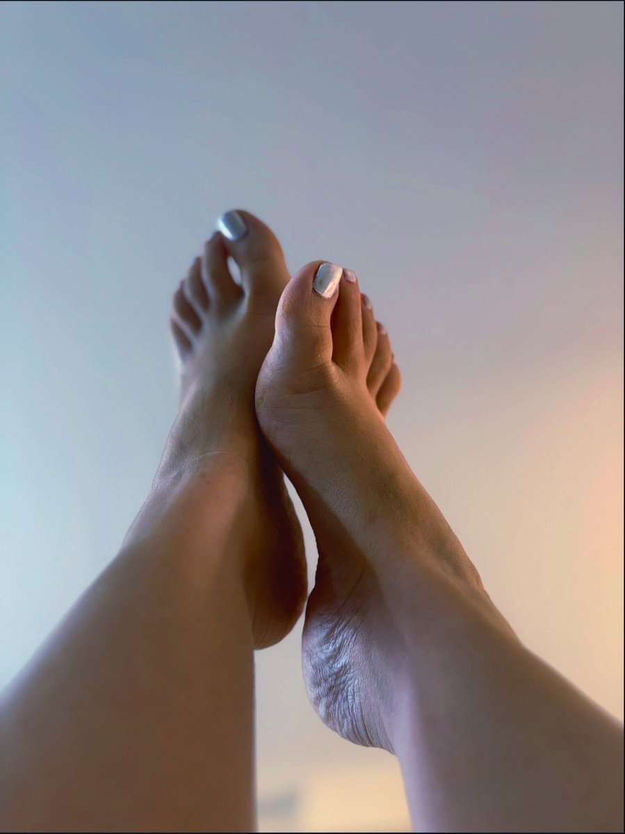 DonneMonFric's tweet photo. Une pupute pour m'occuper et m'offrir mon premier rtgame

#femdom #findom #moneyslave #moneymiss #atm #cuck #feet https://t.co/i8fAl1dguD