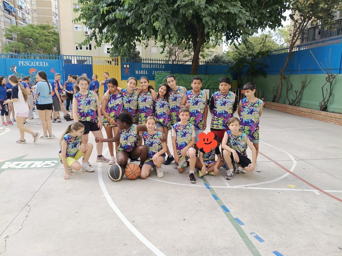 DigitalHogarsol's tweet photo. Último día con nuestro tradicional partido de baloncesto para despedir al alumnado de sexto.
También hemos recordado a nuestro Jaime.
Ha sido un rato fantástico.
Os deseamos lo mejor. https://t.co/muTAG8XySw