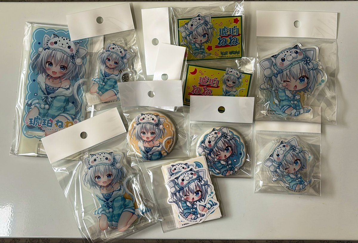mimi_burl's tweet photo. ヴィレヴァングッズも届きましたー！！ クッションが意外と大きかった！ どれもかわいい！！

#琥珀ねね https://t.co/2QP7QVlyw9