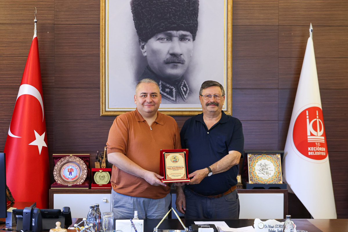 OzarslanMesut's tweet photo. Keçiören Kırşehir Dulkadirliler Köyleri Yardımlaşma ve Dayanışma Derneği Başkanı Sn. Ahmet Yağmur ve yönetimini belediyemizde ağırladık.

Kendilerine ziyaretleri sebebiyle teşekkür ediyor, Keçiören’imizde yaşayan Kırşehirli hemşehrilerimize selamlarımı iletiyorum. https://t.co/7GbLHQfFH3