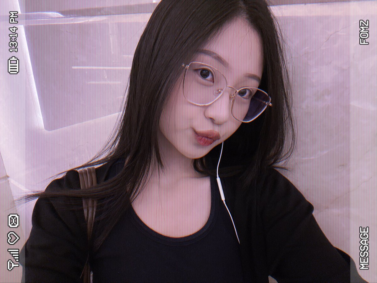 M_MikaelaJKT48's tweet photo. wleee 🤪😜✌️💙 https://t.co/SrKAc47G0C