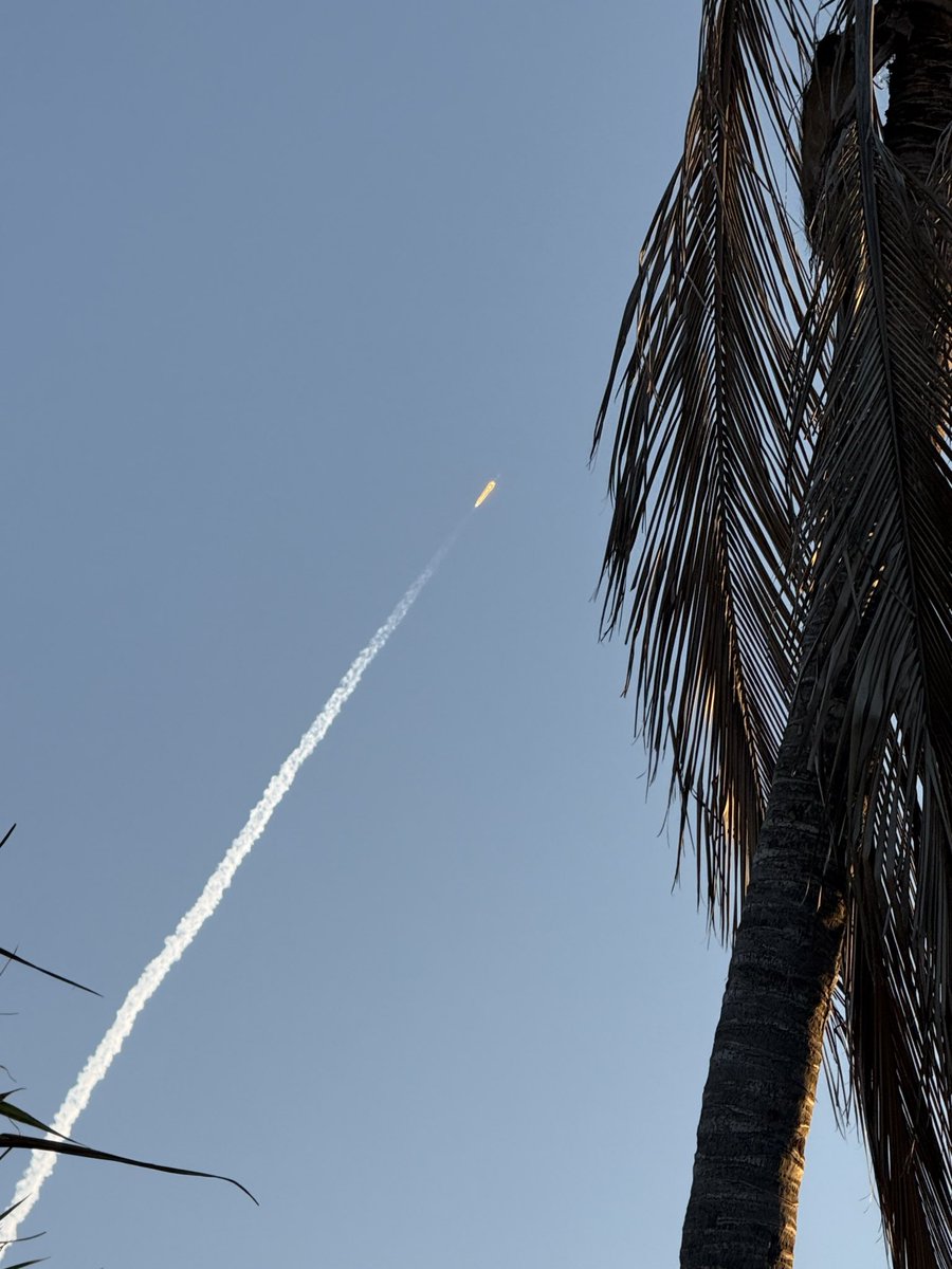 LauraHromika's tweet photo. Canaveral launch 🚀 amazing as usual. Now back to work https://t.co/85GUCX09a4