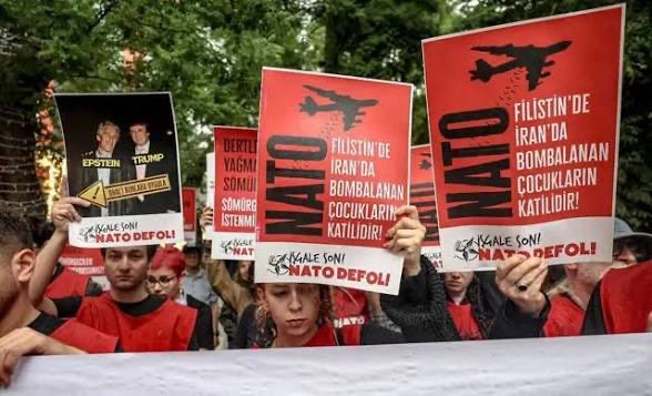Ra_Amon13's tweet photo. Savaş örgütü NATO’nun rahatı için halk çocuklarına gözaltı terörü yaşatıyorlar!

Emperyalizmin savaş örgütü NATO DEFOL!

Bu memleket bizim! https://t.co/ywVzkBGxxZ