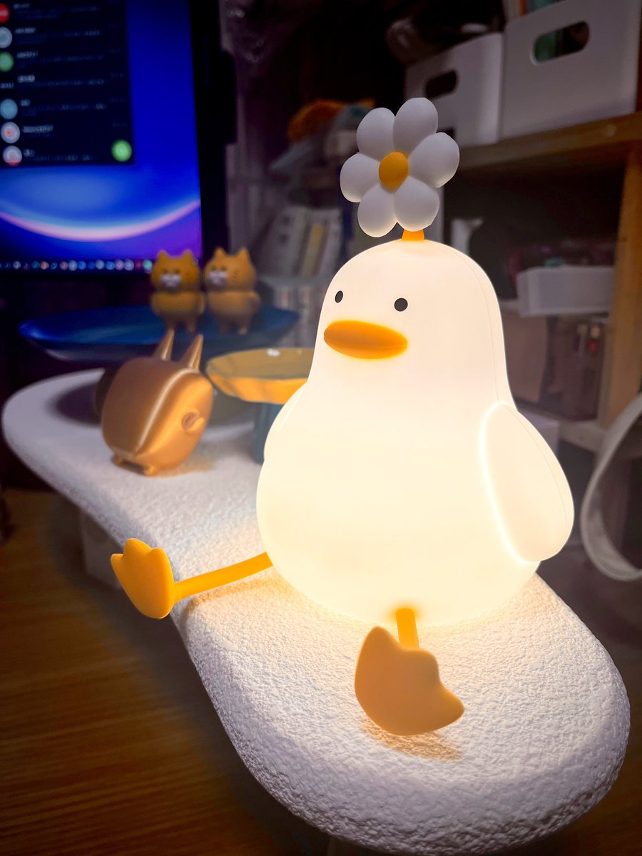 shimeko7's tweet photo. い…生きてる！
これは最近手に入れたお気に入りのライト💡 https://t.co/YEIxkd5mq6