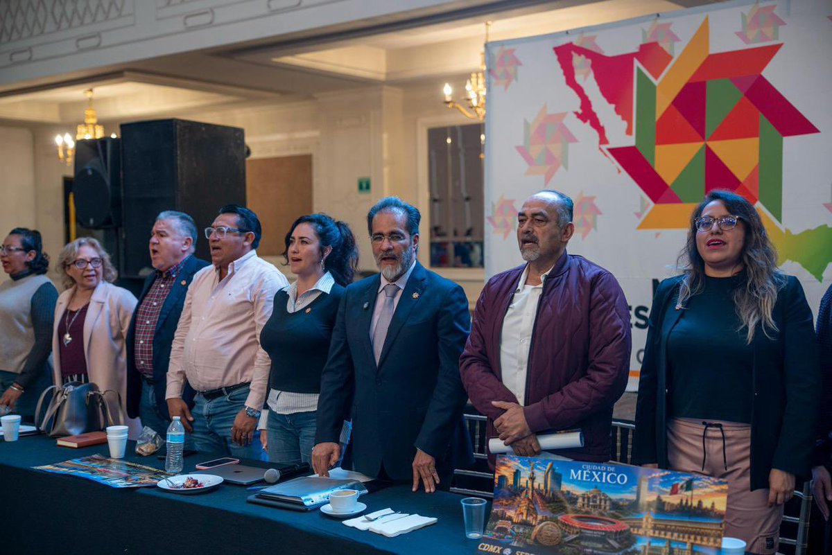 RENE_BEJARANO_M's tweet photo. El día lunes 22 de junio del 2026, además de llevar a cabo la Asamblea Semanal del #MNE recibí en la oficina a líderes provenientes de Edo México, #Guanajuato, #Oaxaca, #CdMx, #BajaCalifornia, #Tlaxcala, #Chihuahua, #Sinaloa, #Chiapas y #Guerrero. https://t.co/dUhchqHpBF