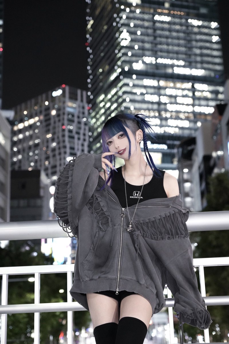 vega_teu's tweet photo. 真夜中渋谷 https://t.co/j63Nxb7qhR