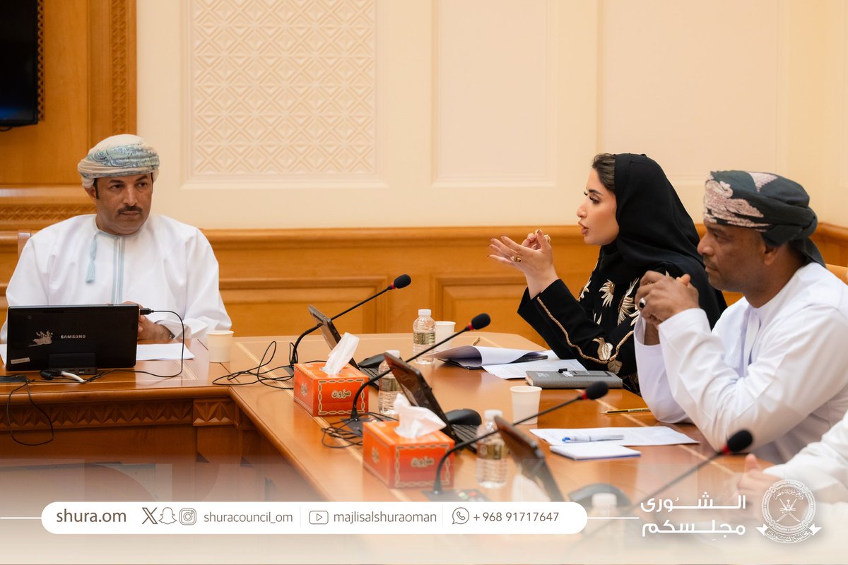 ShuraCouncil_OM's tweet photo. لمناقشتهم بشأن العريضة المقدمة لـ #مجلس_الشورى حول الآثار والتحديات المترتبة على تحويل مكتب المحاماة المتكامل الخدمات إلى مكتب متخصص في مجال واحد؛

⏮️ #قانونية_الشورى تستضيف ممثلين عن جمعية المحامين العُمانية.

ناقش اللقاء: 
✔️ النتائج المتوقعة من تطبيق المقترح وانعكاساته المحتملة على مكاتب المحاماة في سلطنة عُمان.
✔️ عدد من التحديات والتطبيقات العملية المستمدة من واقع الممارسة المهنية.
✔️ الجوانب المرتبطة بالمقترح، ومدى إسهام معالجة الموضوع في رفع كفاءة الخدمات القانونية، وتطوير الأداء المهني لمكاتب المحاماة.