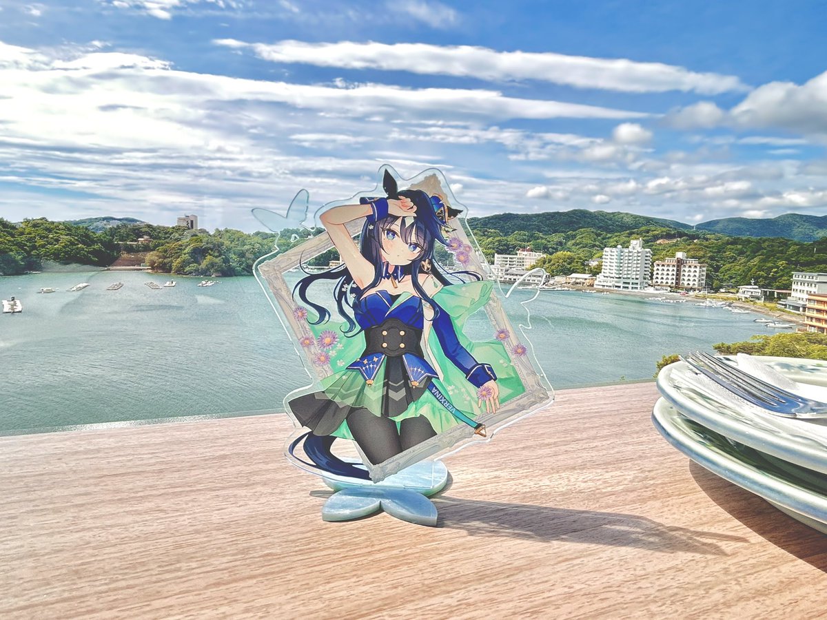 mokocari_'s tweet photo. URCで頒布するヴィルシーナのアクスタです！🦋

一部グロス加工を行なって少しだけ立体になっています！（3枚目がわかりやすいかも！！）
蝶々をモチーフにアクリルカットや台座までこだわりました✨

ノベルティに表情違いの大きめステッカーがついてきます！　#URC03 https://t.co/yNt0pBrIMp