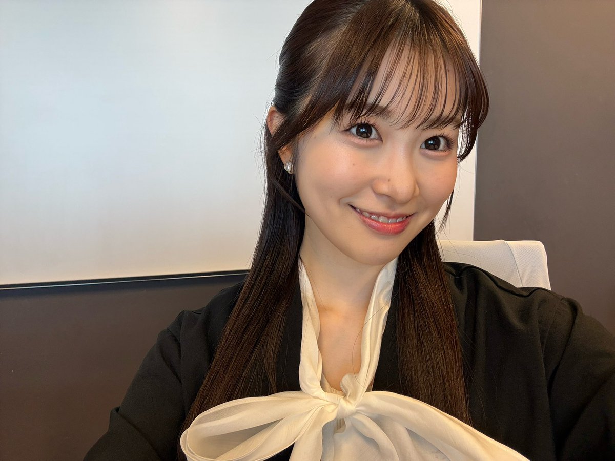 rikkyo26_miss5's tweet photo. こんばんは！今日も一日お疲れさまでした🙂‍↕️
昨日Instagramで宣材写真の投稿をしたら沢山反応をいただけたので、今日はXでジャケッ���宣材のオフショットを📸
ミスコンが始まってから自撮りをするようになり、日々研究中です💖
コメントで感想お待ちしてます！
#ミス立教 #ミスコン https://t.co/ScG4yS5uY6