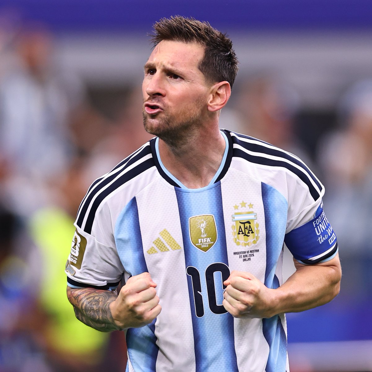 postunited's tweet photo. 🇧🇷🇦🇷 RONALDO NAZARIO SE RINDE ANTE LEO MESSI  

🗣️ “¡Tiene 38 años! A esa edad yo llevaba cuatro retirado y pesaba 120 kilos…” https://t.co/WDwaSjv7AC