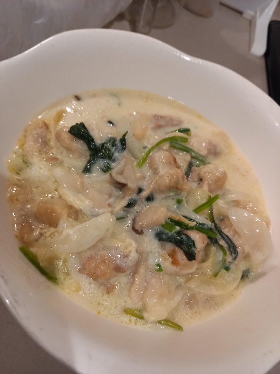 savnorth's tweet photo. 八重咲カリブラコアが華やか。咲いているけどそろそろ切り戻しの頃か

ホスタも淑やかに下を向いた花が美しい

さて、今夜は鳥もものクリーム煮

ニャンは快適温度の室内でノービノビ

#カリブラコア #ネコ #晩ごはん https://t.co/15dTknwPJC