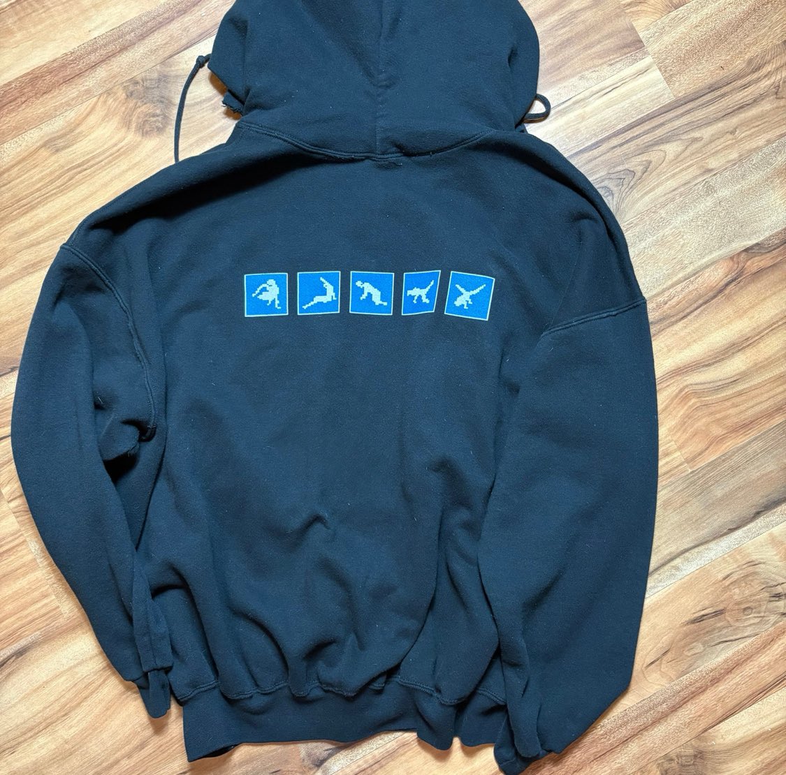MsiDaily's tweet photo. Breakdancers hoodie https://t.co/s5zljWtrLt