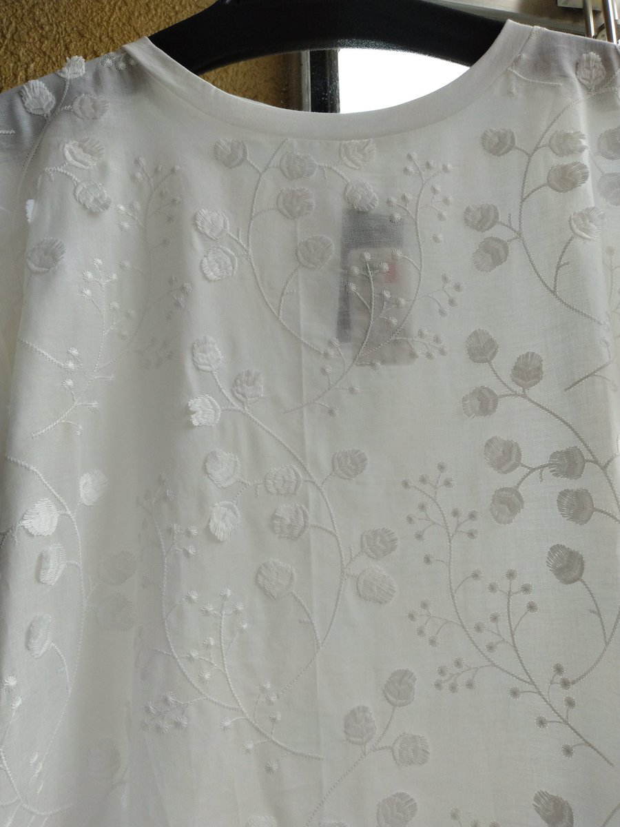 parcelmayumi's tweet photo. コットン１００％
イタリア🇮🇹ブランドトップス
カジュアルダウンしすぎない
前身ごろの刺繍が可愛い❤
#イタリアトップス #インポートトップス #イタリアブラウス#インポートセレクトショップパーセル https://t.co/cbsY2NB7iu