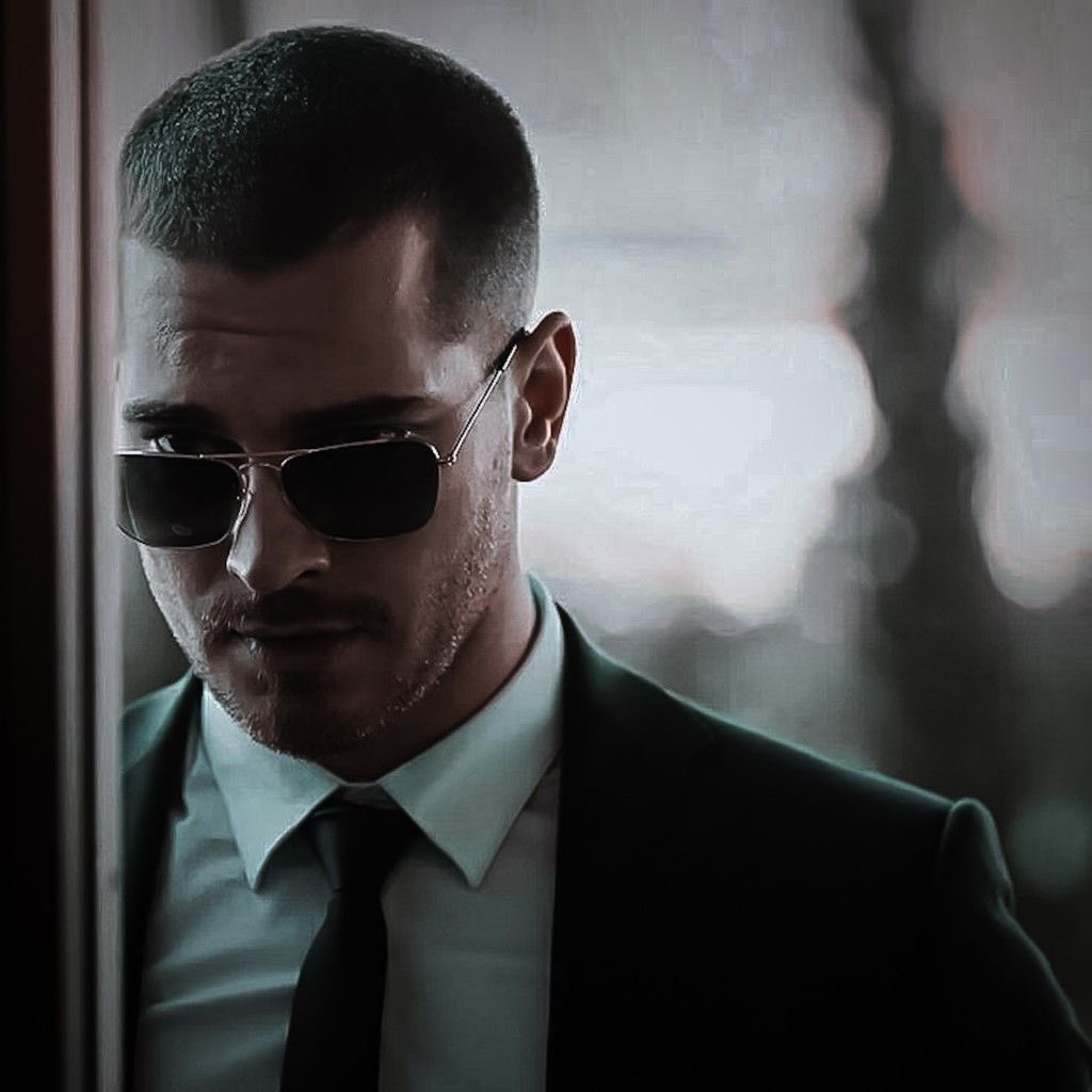 gonllyyy's tweet photo. صرب يلماز في الداخل
هذي افضل شخصيه مثلها شاتاي متكاملة من كل الجهات كشخصيه و حوارات و قصة وستايل وحتى كوبل مع ملك المحامية🖤🖤
#icerde https://t.co/dU6APy7IZv