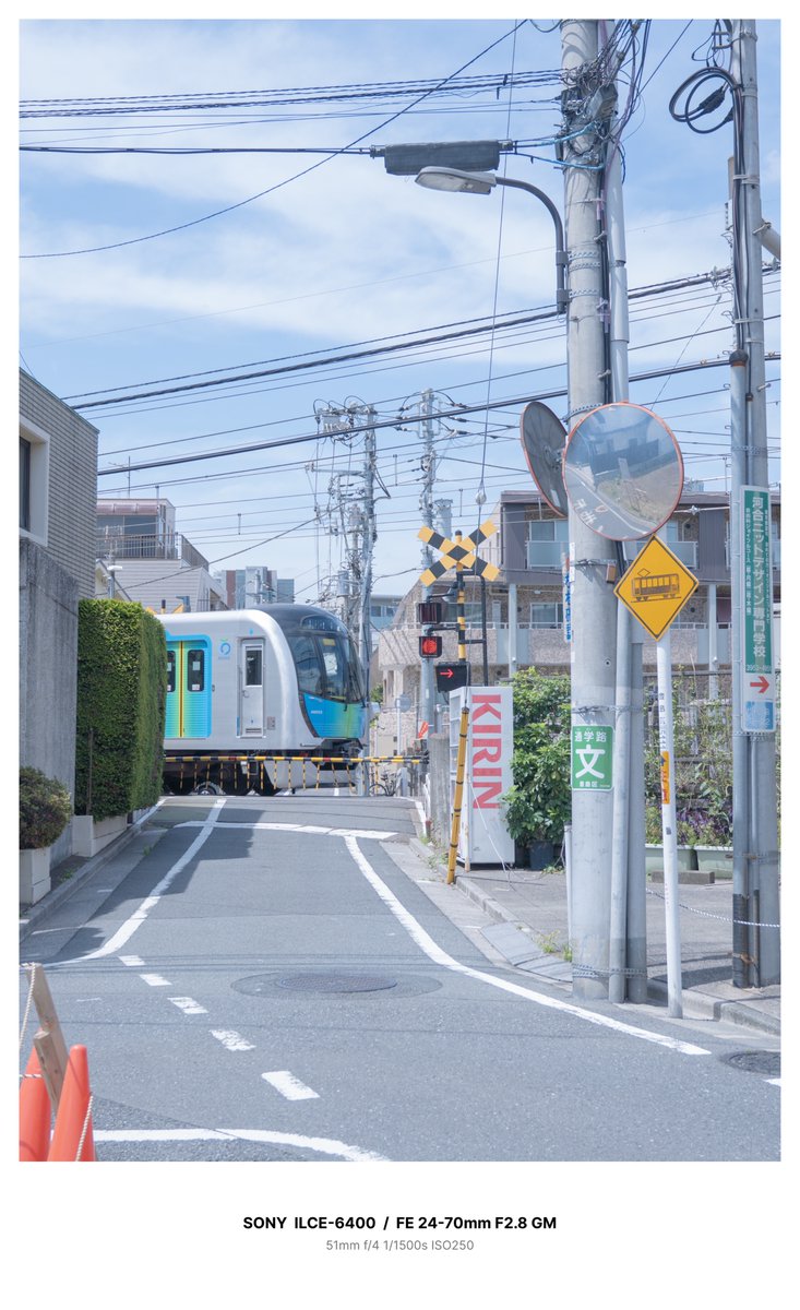 Nanose211's tweet photo. 写真展のついでに西武線を撮影。典型系な日本の街みたいな雰囲気が良かったです。 https://t.co/LZAmIjoojb