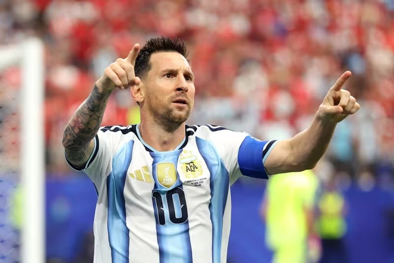 frank3264465441's tweet photo. Lionel Messi est devenu le meilleur buteur de l'histoire des Coupes du monde.
#Messi #messicosudafrica #messico #Messi9thBallonDor #worldcupofdarts #worldcup #WorldCupAI #WorldCupTicket https://t.co/YnsscbtNAP