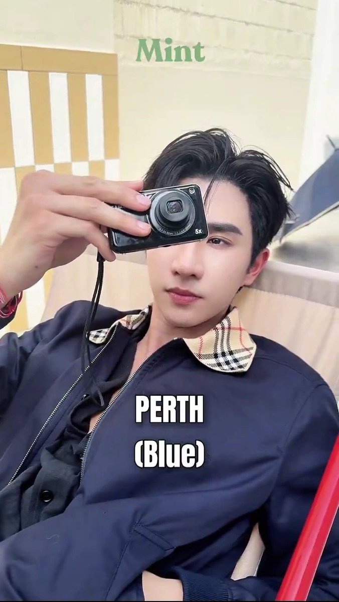 ppe2003perth's tweet photo. เพิร์ธแซนต้าสลับกันถ่ายกันและกัน รูปสวยมากก🖤🤍

#PerthSantaXMintMagTH
#Burberry
#PerthSanta #เพิร์ธแซนต้า
#PerthTanapon #Santapp 
#MintMagTH https://t.co/ERk4Fqbn7V
