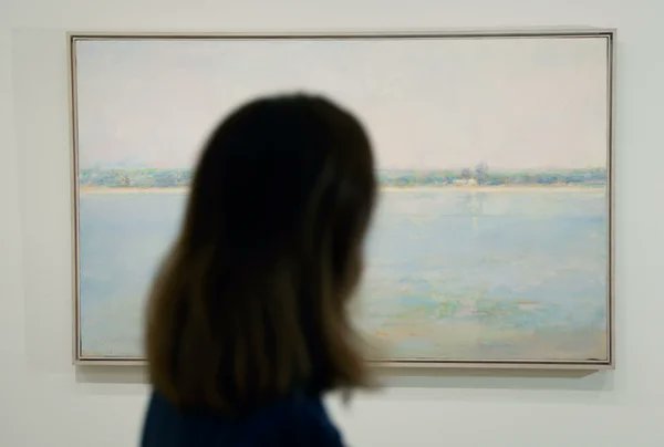 MuseoThyssen's tweet photo. Hoy inauguramos ‘Carmen Laffón. Variaciones’, la primera gran exposición dedicada a la pintora y escultora sevillana desde su fallecimiento.

https://t.co/rFJggrALCQ

A través de 77 obras, entre óleos, carboncillos y esculturas, nos acercamos al personalísimo universo de la artista y a los motivos centrales de sus composiciones, que se repiten como variaciones y series a lo largo de sus más de sesenta años de carrera.

Hasta el 27 de septiembre.

📸 Francis Tsang

#CarmenLaffón #ElMuseoDeTodos