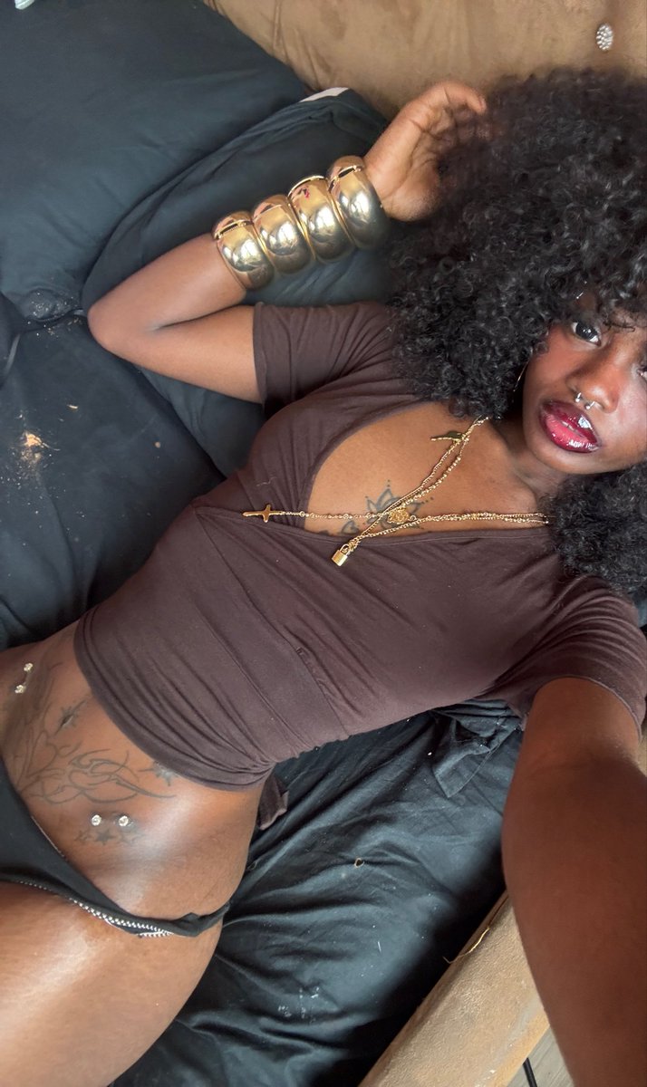 titsonthots's tweet photo. let’s kiss https://t.co/by2OqnFkNn