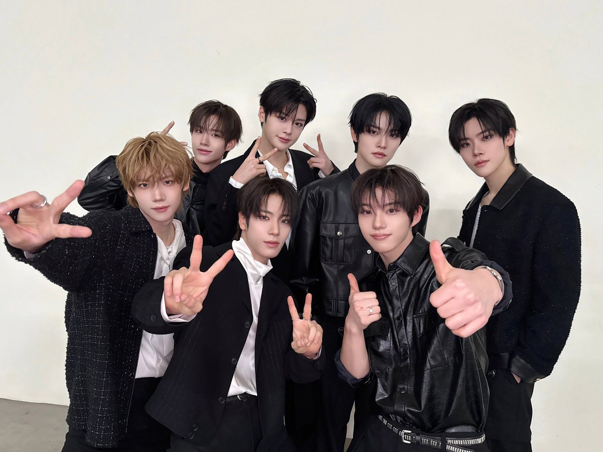 kkumawo's tweet photo. 260110 @ 2026 Golden Disc Award https://t.co/TFWeslPiVC