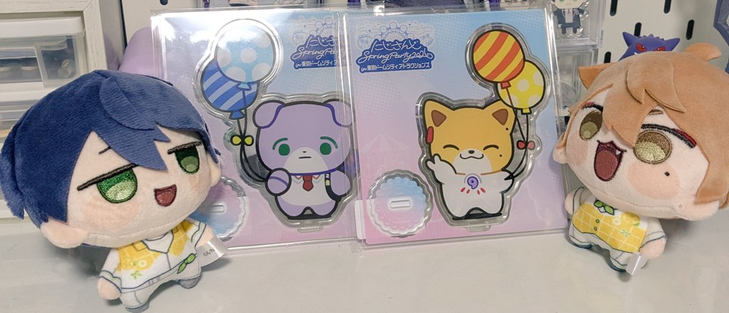 midokuro5's tweet photo. たうんのアクスタがデカすぎる✌️
え？900円なの君たち⋯。
もっと買えばよかった😭 https://t.co/RIfRbPmhLQ