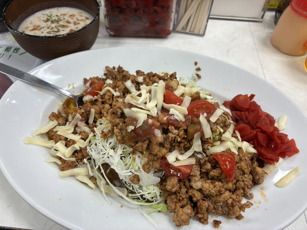 kenki_kids's tweet photo. 弥生町にあるバーグにて今週のおすすめのタコライスカレーを食す😋
タコライス好きにはたまらない。 https://t.co/cSWfVhyqdJ