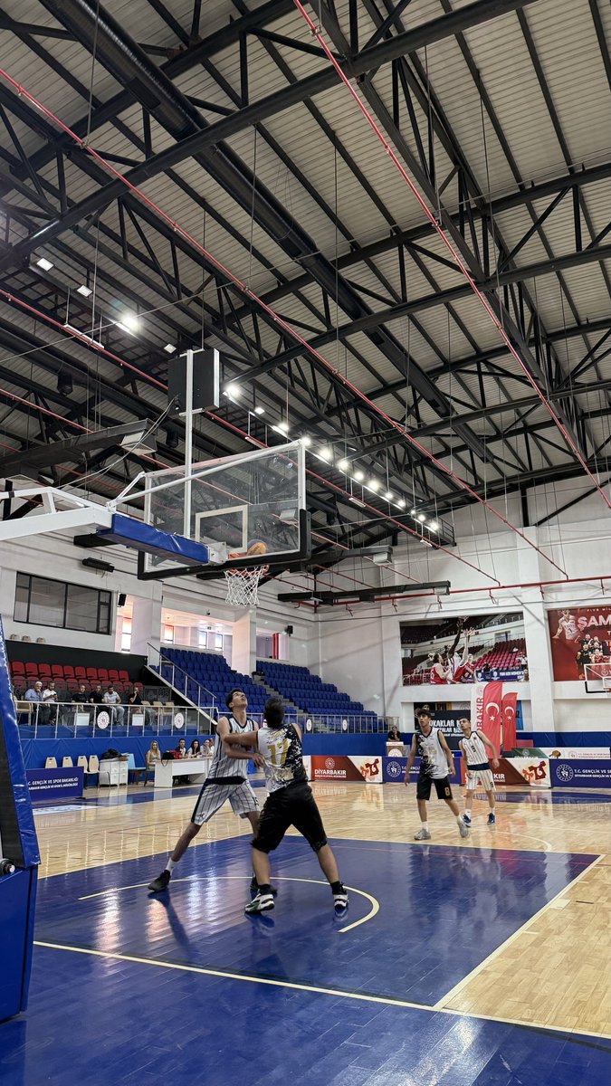 masumayhan's tweet photo. 🏀 6. Sokaklar Bizim 3x3 Basketbol Gençlik Kupası Bölge Finalleri

Bağlar Spor Salonu’nda gençlerimizin azim, mücadele ve takım ruhunu sahaya yansıttığı heyecan dolu karşılaşmalara.Katılım sağlayan tüm sporcularımızı tebrik ediyor, başarılarının devamını diliyoruz. 🏆 https://t.co/xPgC9XS4FF