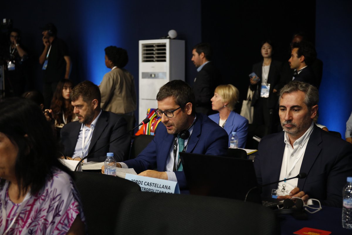 uclg_org's tweet photo. 🔵 UCLG Executive Bureau 

🙌 Public services are a cornerstone of the Local Social Covenant.

As highlighted by @jcasteg from @AMB_MetroGlobal, they are fundamental instruments for guaranteeing rights, equality, and care for all.

#UCLGMeets #UCLGCongress https://t.co/xybDNMkpsM