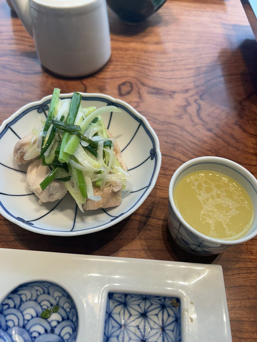 n_hmp's tweet photo. 3年ぶりの福岡でした🍜
高校時代の友人と会うのは10年以上ぶりで楽しくてとても幸せハッピーでした🥰
美味しいものたくさん食べて楽しみました🍲 https://t.co/wCEeZnTEDA