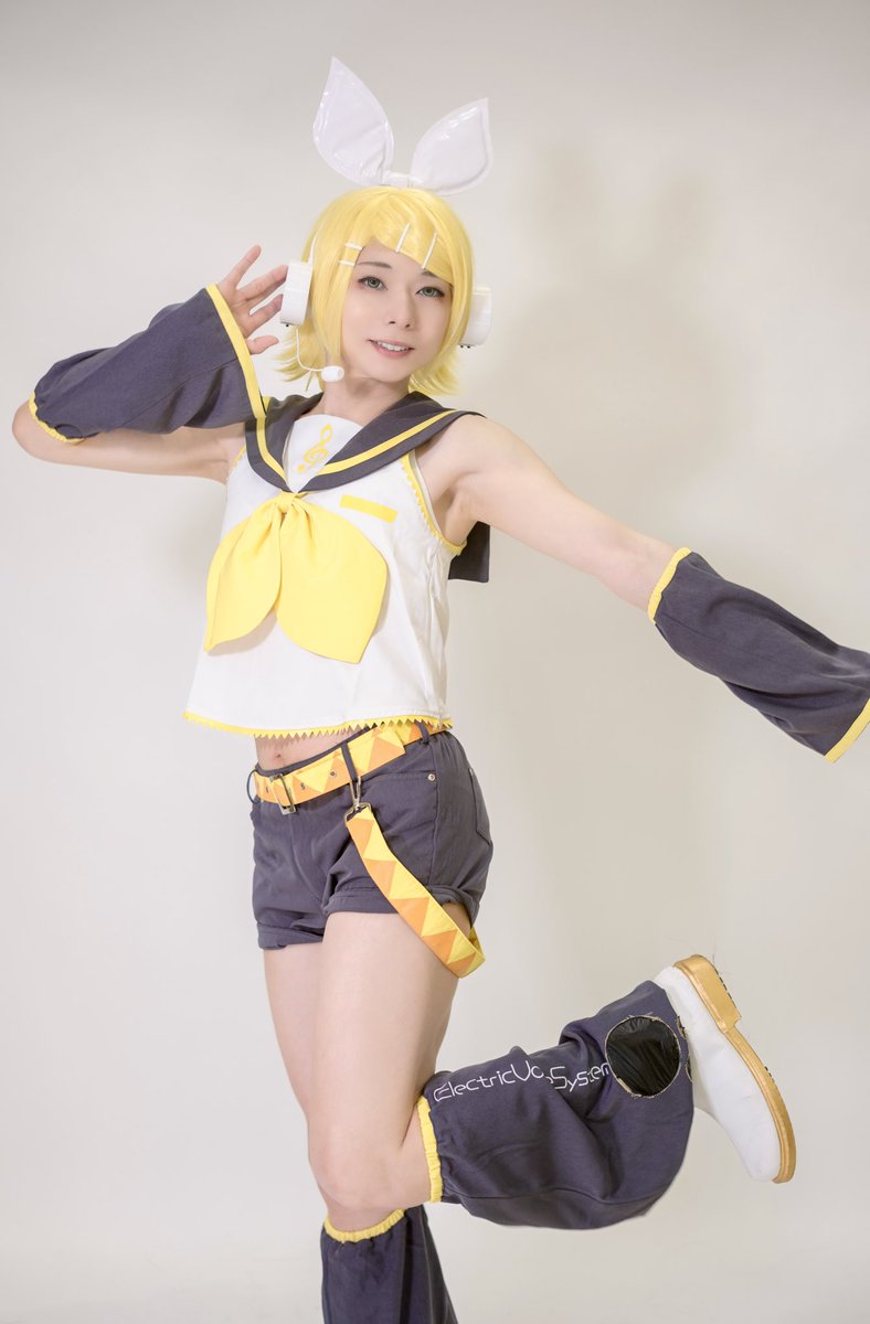 0rin_cos0's tweet photo. 【コスプレ/Cosplay】

ボーカロイド/鏡音リン

『みてみてマスター！🍊』

#アコスタ池袋
#VOCALOID https://t.co/FsMVtaIq4f
