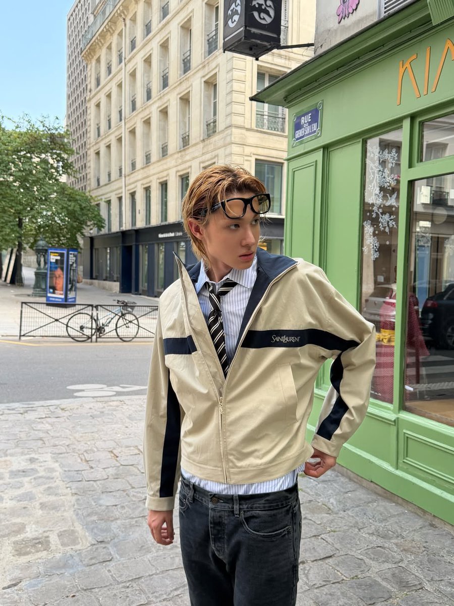 UNFILBLEU's tweet photo. ⠀ 

instagram story | https://t.co/3N0yn3FeKf
›      lookin preppy in saint laurent 👔
 ⠀ https://t.co/gIifhK3j2D
