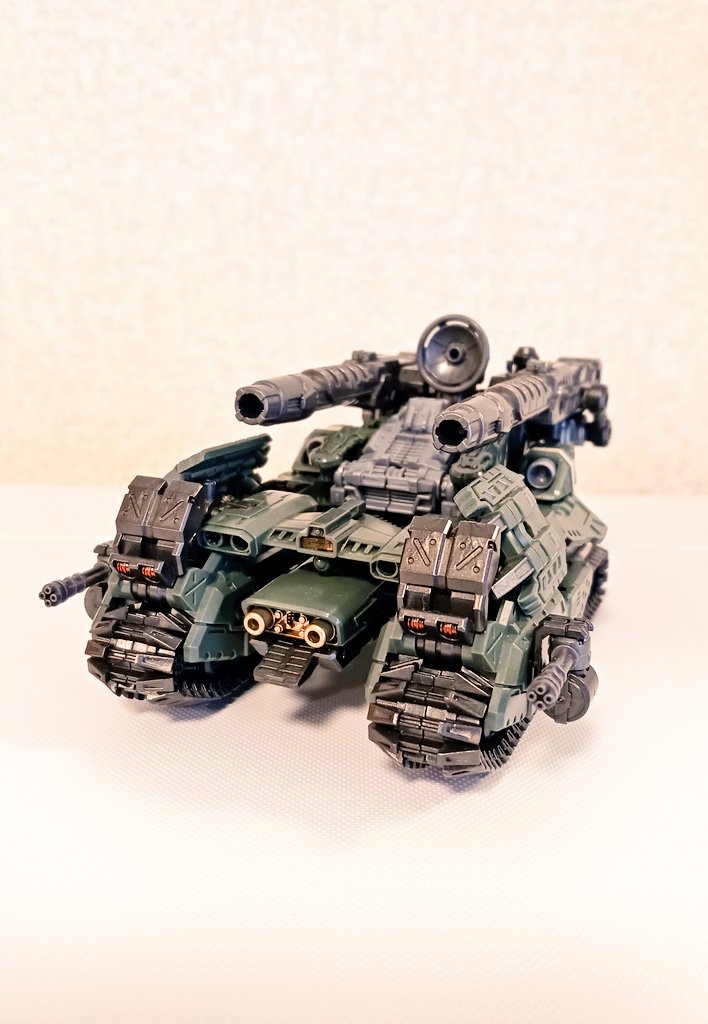 takanko31's tweet photo. 「VAT-B11
ヴァーサルタンク : バイソン」
デマイザーキャノン二門を主武装としたタンク。さらに強力な[デモリション・アロー・ブレイク]も備えるが、システムダウンの可能性があるため一撃必殺の覚悟が必要だ。

#ダイアクロンコンペX
#カスタム部門 https://t.co/oAPZeVIDB0