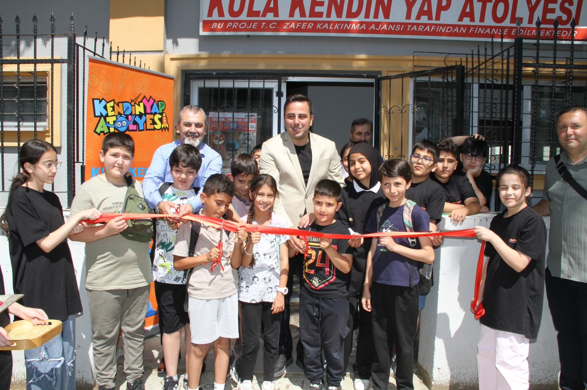kulailcemem's tweet photo. KULA KENDİN YAP ATÖLYESİ YIL SONU SERGİSİ YOĞUN İLGİ GÖRDÜ

Kula Kendin Yap Atölyesi öğrencilerinin yıl boyunca hazırladığı kodlama, tasarım, robotik ve teknoloji projeleri yıl sonu sergisinde sunuldu. @il_mem_45 @m_ugurelli @ahmedtasci10 https://t.co/bflp3oUr2R
